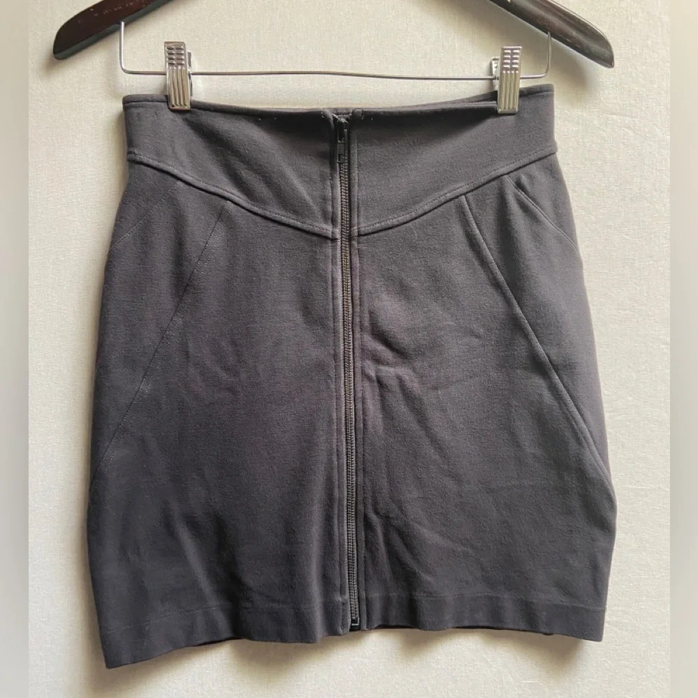 Talula Aritzia Front Zip Up Mini Skirt Sz 6